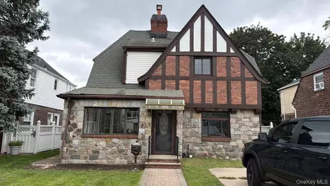 54 Surrey Ln, Hempstead, NY 11550