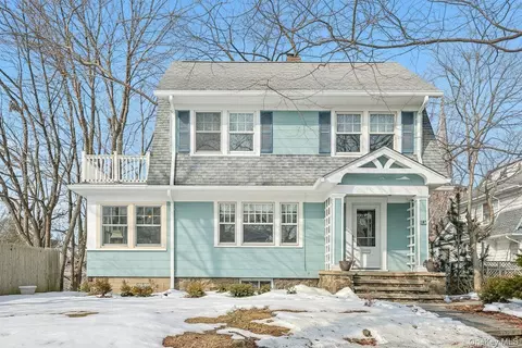 22 Dearborn St, New Rochelle, NY 10801