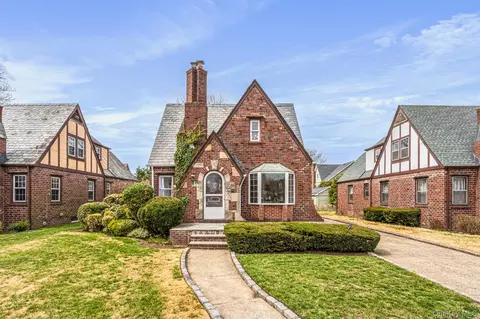 112 New Hyde Park Rd, New Hyde Park, NY 11040