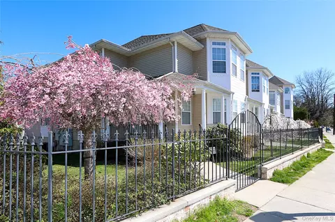 54 Landing Rd, Glen Cove, NY 11542