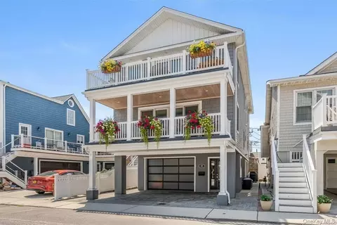 59 Delaware Ave, Long Beach, NY 11561