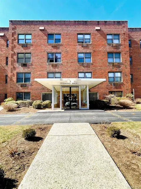 5 Oakdale Mnr #B18, Ramapo, NY 10901