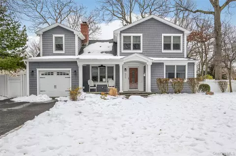 535 Brooklyn Blvd, Brightwaters, NY 11718