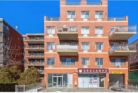 13939 35th Ave #4E, Flushing, NY 11354