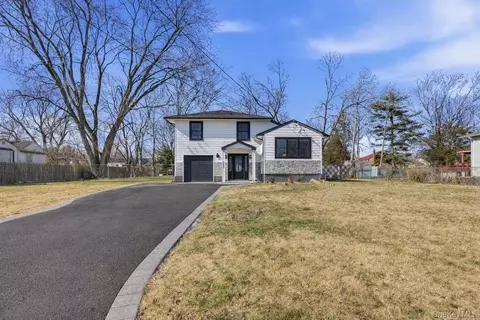 149 Delaware Ave, Bay Shore, NY 11706