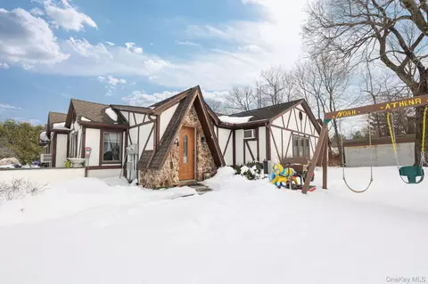 4 Lambros Dr, Monroe, NY 10950