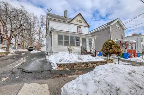 16 Liberty St, Middletown, NY 10940