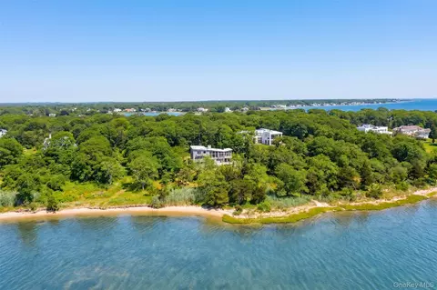 34 Old Neck Rd S, Center Moriches, NY 11934