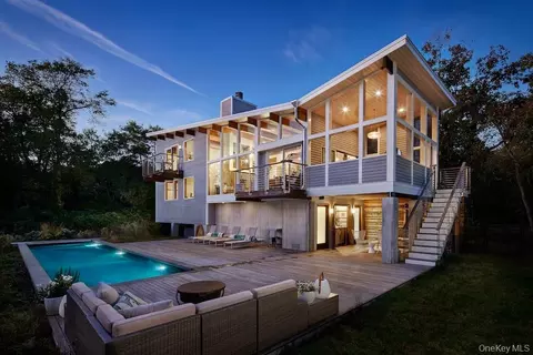 34 Old Neck Rd S, Center Moriches, NY 11934