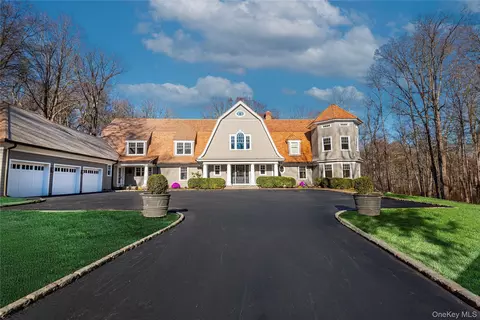 12 Cowdray Park Dr, North Castle, NY 10504