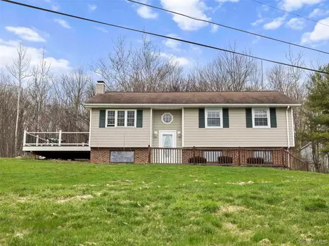 491 Floyd Ackert Rd, Highland, NY 12528