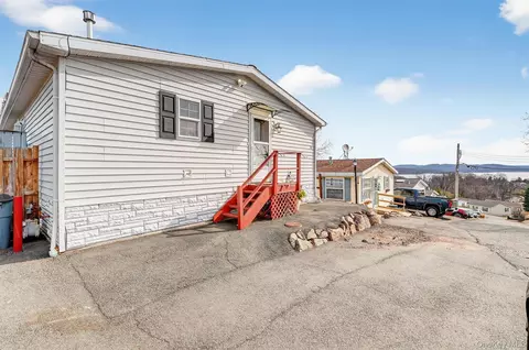 31 Thamsen Dr, Stony Point, NY 10980