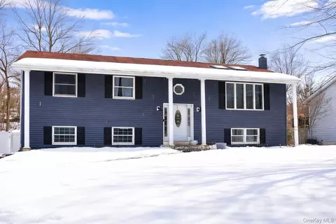 16 Lenny Ct, Wappinger, NY 12590