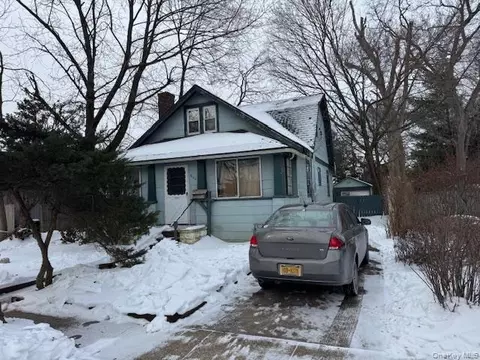 2122 Walnut St, Baldwin, NY 11510