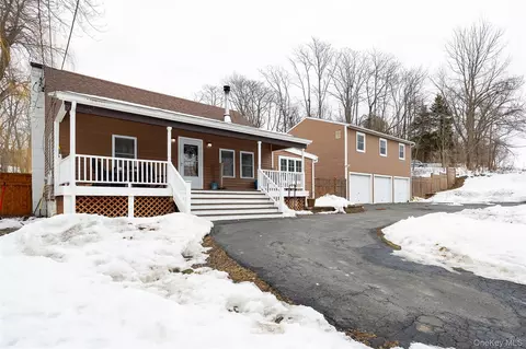 95 Chelsea Rd, Wappinger, NY 12590