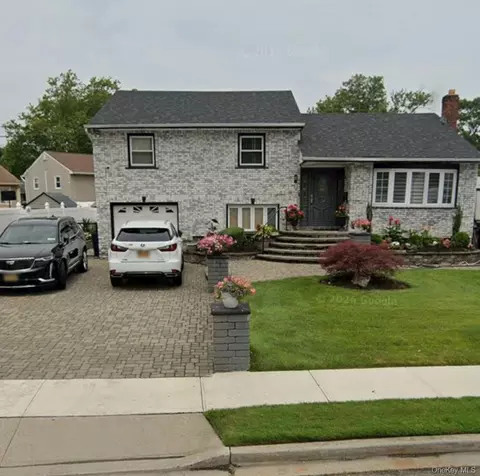 1083 Northgate Ct, Uniondale, NY 11553