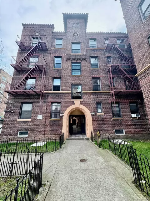 62-64 Saunders St #2D, New York, NY 11374