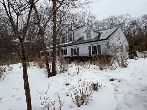 31 Upper Sheep Pasture Rd, Setauket, NY 11733