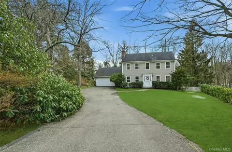 10 Woodhull Rd, Setauket, NY 11733