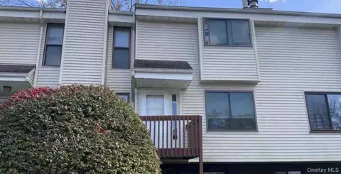 25 Pierces Rd #3, Newburgh, NY 12550