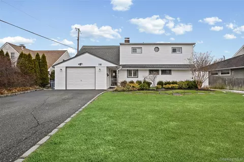 16 Starlight Ln, Levittown, NY 11756