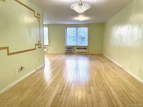 142-05 Roosevelt Ave #415, New York, NY 11354