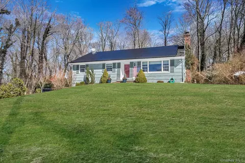 109 Quaker Path, Stony Brook, NY 11790
