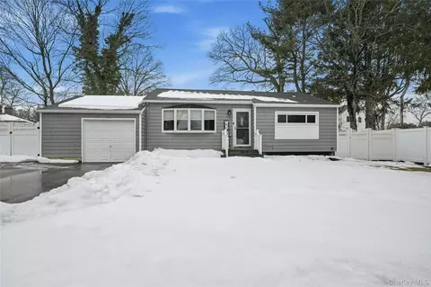 94 Locust Pl, Huntington Station, NY 11746