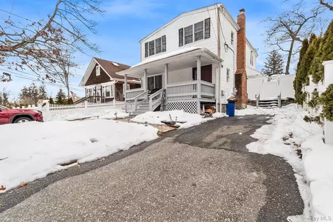 19 Midland Blvd, Lake Ronkonkoma, NY 11779