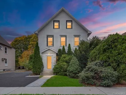 17 Maple Ave W, Ramapo, NY 10901
