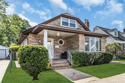 30 West Ave, Malverne, NY 11565