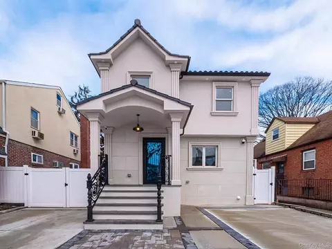 6961 180th St, New York, NY 11365
