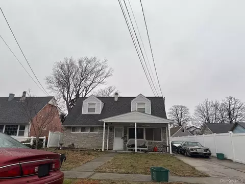2 Quay Ct, East Rockaway, NY 11518