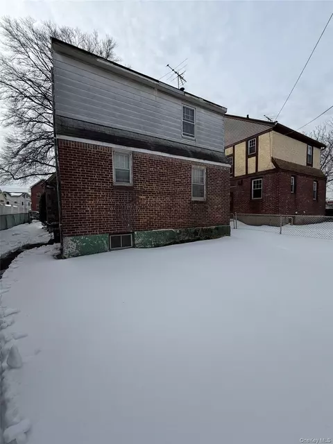 141-15 Booth Memorial Ave, Flushing, NY 11355
