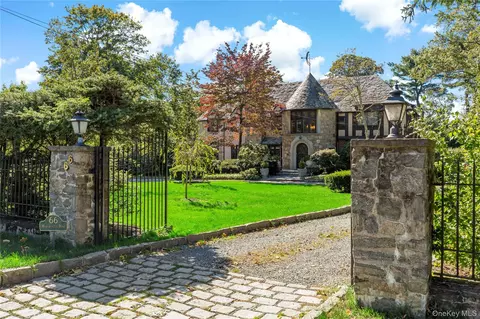 66 Mamaroneck Rd, Scarsdale, NY 10583