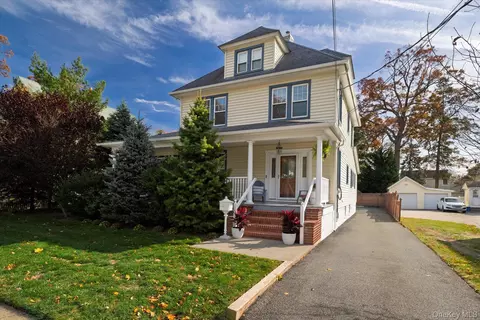 76 Driscoll Ave, Rockville Centre, NY 11570