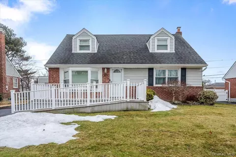 1674 Kroll Rd, East Meadow, NY 11554
