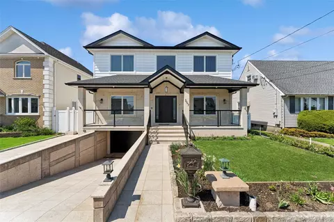 207 Pershing Pkwy, North Hempstead, NY 11501