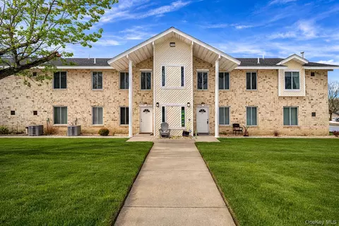 30 El Camino Ct #30, Coram, NY 11727