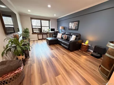 7311 210th St #1O, Oakland Gardens, NY 11364