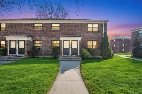 220-44 73rd Ave #26A1, Oakland Gardens, NY 11364