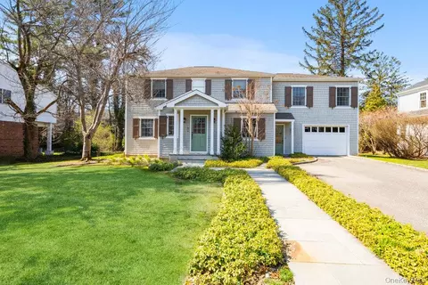 75 Oakdale Ln, North Hempstead, NY 11577