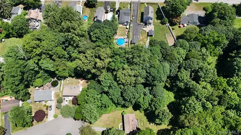 11 Abraham Gunn Memorial Dr, Cortlandt, NY 10567