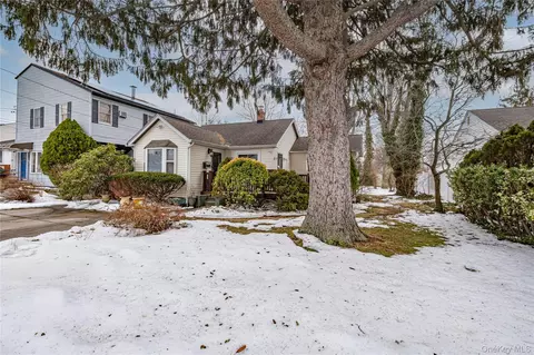 2452 Coolidge Ave, North Bellmore, NY 11710