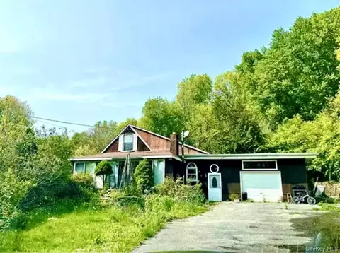 159 E Dorsey Ln, Poughkeepsie, NY 12601