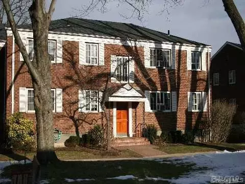 26 Nathan Hale Dr #75A, Huntington, NY 11743