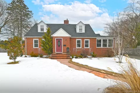 1 Central St, Greenlawn, NY 11740