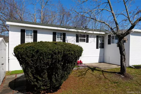 Undisclosed, Riverhead, NY 11933 photo 5
