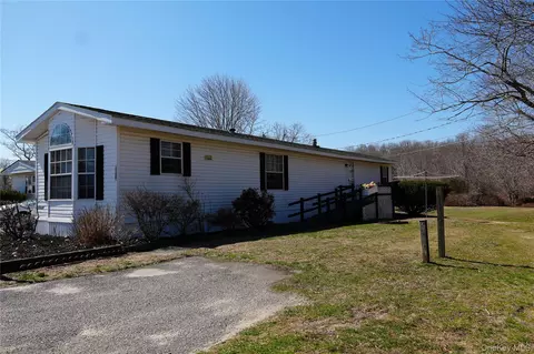 Undisclosed, Riverhead, NY 11933 photo 2