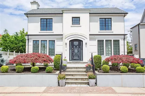 165 W Walnut St, Long Beach, NY 11561